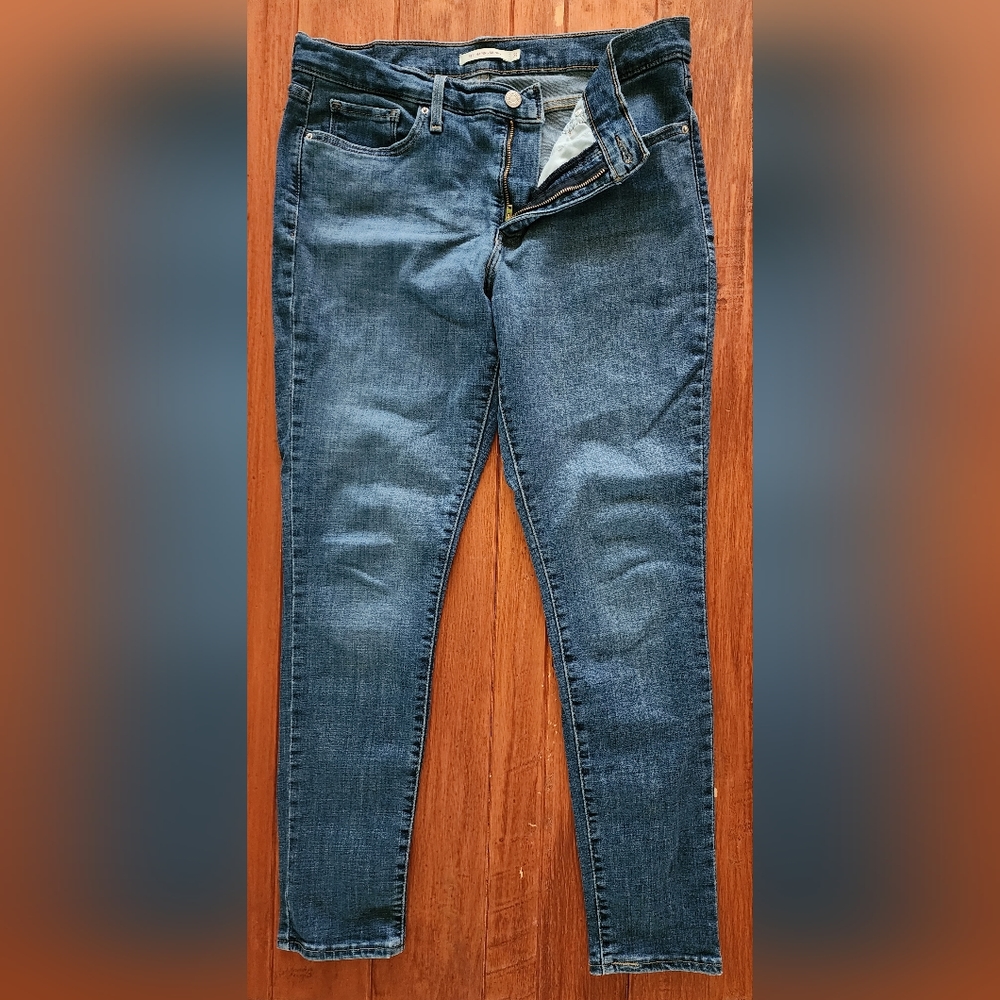 Levi's 311 Shaping Skinny jeans size 31